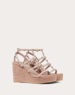 ROCKSTUD ANKLE STRAP WEDGE SANDAL IN CALFSKIN LEATHER 95 MM